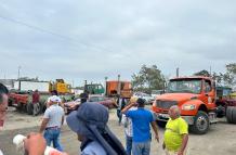 Los conductores realizaron un plantón de protesta.