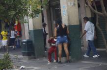 Pese a controles, las trabajadoras sexuales siguen en el sitio.