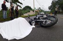 Un hombre perdió la vida en su moto.