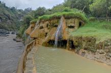 Existen 33 rostros formados en rocas, en medio de la montaña en el sector de Chacauco, Pelileo.
