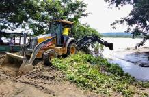 Maquinaria trabajó en Esmeraldas ante las consecuencias del temporal.