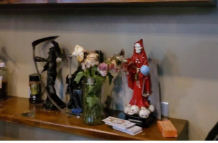 En la casa se encontraron varias imágenes de la Santa Muerte.