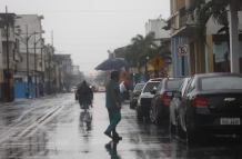 Un ligera lluvia se registró durante toda la madrugada.