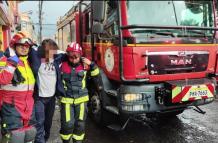 Miembros del Cuerpo de Bomberos asistieron la emergencia.