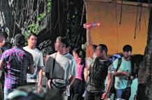 Estudiantes bebiendo licor en la universidad de Guayaquil