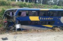 Un bus se accidentó en el anillo vial de Quevedo.