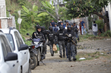 La Policía intervino varios inmuebles del sector.