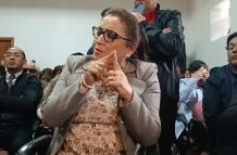 2. Rosa Argudo, secretaria general del Sindicato de Trabajadores del IESS, evitó responder las interrogantes planteadas sobre si relación familias con algunos medicos y personal administrativo del hospital.