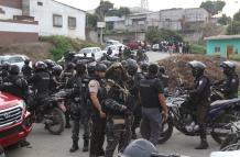 Fuerte contigente policial estuvo presente en la Balerio Estacio.