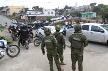 Varios policías fueron atacados en esta zona de Guayaquil.