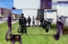 La Policía Nacional del Ecuador informó de la detención de dos sospechosos, luego del robo a una joven mujer en el norte de Quito.