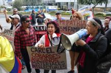 En los exteriores del Complejo Judicial Norte, en Quito, hubo un plantón durante la audiencia y al finalizar.