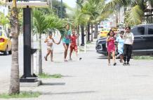 Niños en el malecón de Esmeraldas.