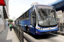 Bus de la Metrovía en el centro de Guayaquil