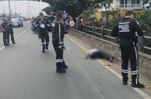 El cadáver quedó junto a la baranda de un puente, en el viaducto de la Prosperina.