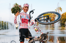 Carapaz culminó el Tour de Francia vistiendo el maillot de puntos rojos.