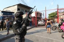 Hallaron armas en un sector del Trinipuerto, en Guayaquil.