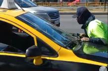 Taxista atropella a agente de tránsito en Quito