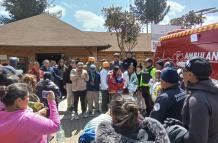 Familiares aguardaron en el ingreso sur al Parque Nacional Cotopaxi.