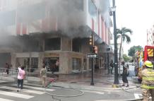 Incendio en un establecimiento en las calles Boyacá y Clemente Ballén, en el centro de Guayaquil.