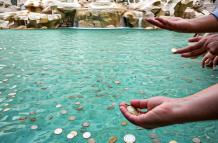 Arrojar monedas a la Fontana di Trevi ya no será gratis.