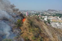 En el cerro San Pedro, el calor propagó un incendio la tarde de este martes 17 de septiembre.