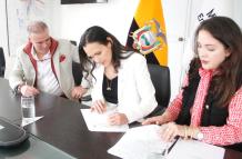 La Ministra de Ambiente participó en la ceremonia junto a otros representantes.