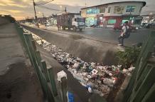 Basura acumulada en Mucho Lote 1