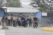 Un ataque armado ocurrió en los exteriores de la Penitenciaría del Litoral.