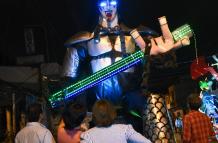 Aún no se confirma si los ‘viejos’ del suburbio serán exhibidos por las noches.