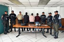 Tres peruanos detenidos por la Policía en Quito