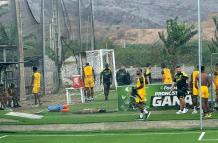 La plantilla de Barcelona SC realizó su primer entrenamiento en Manta.