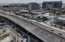 Debido a los trabajos de construcción de la segunda fase del puente que conecta las avenidas de las Américas e Isidro Ayora, se han implementado cambios en la circulación vehicular en esta zona