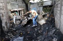 En Guayaquil, un incendio originado por un cortocircuito arrasó con todo lo que había en el hogar.