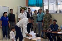 Daniel Noboa votó alrededor de las 07:30 de este 9 de febrero.