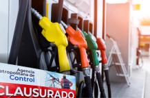 Clausura de gasolinera en Quito