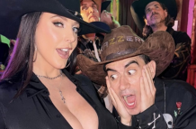 Angela White junto a Jordi El Niño Polla en los premios Pornhub 2025.