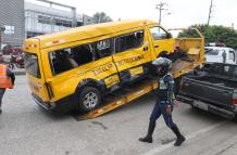 Así quedó el bus escolar luego del accidente.
