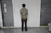 El joven fue detenido con un arma de fuego.