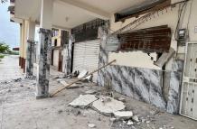 Así quedó la parte frontal de la discoteca atacada en Puerto Bolívar.