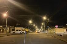 La víctima se encontraba sentado afuera de su vivienda.