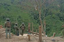 Militares ecuatorianos contra la guerrilla colombiana