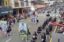 Desfile en Vinces se empañó por la delincuencia.