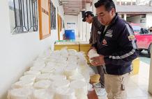 Autoridades decomisaron queso en Loja por falta de registro.