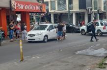 El robo al estilo sacapintas ocurrió en pleno centro de Manta.