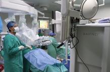 Operacion de tiroides con robot Da Vinci