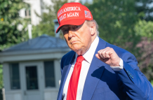 El presidente de Estados Unidos, Donald Trump, fue captado este sábado, 21 de junio, a la salida de la Casa Blanca, en Washington DC (EE.UU.)