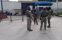 Sujeto salió de la cárcel de Esmeraldas y lo esperaban con balas.