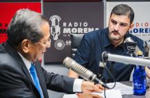 El alcalde Aquiles Álvarez, en su espacio radial de los miércoles.