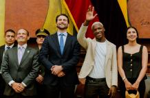 Moisés Caicedo recibió condecoración de la Asamblea Nacional.